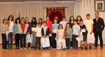 El Ayuntamiento entrega los premios del  VIII Concurs de Narrativa Escolar