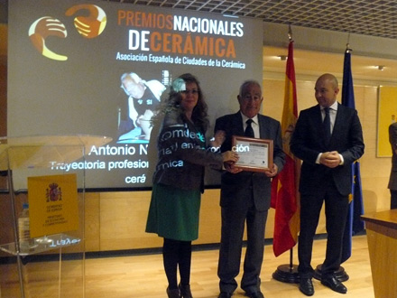 El alfarero de l´Alcora, Antonio Nomdedéu Medina, recibe en Madrid un reconocimiento a su trayectoria profesional El alfarero de l´Alcora, Antonio Nomdedéu Medina, recibe en Madrid un reconocimiento a su trayectoria profesional