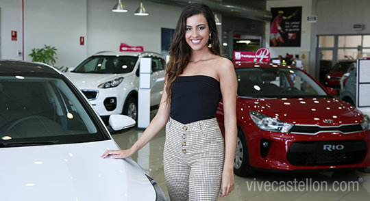 Sara e Isabel con Kia Automoción Cano en el certamen de Miss World Spain Sara e Isabel con Kia Automoción Cano en el certamen de Miss World Spain