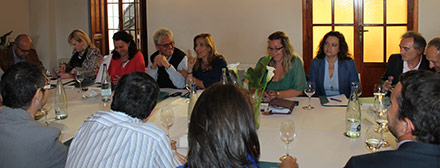 Susana Marqués presenta al nuevo director del FIB Melvin Benn Susana Marqués presenta al nuevo director del FIB Melvin Benn