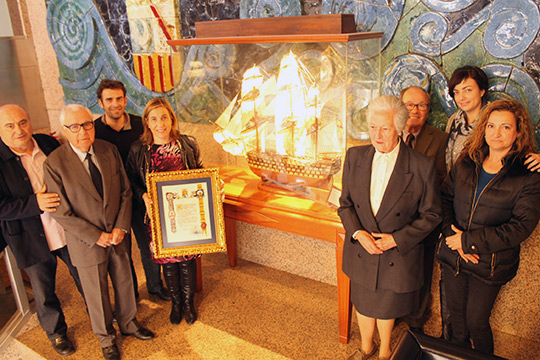 Jaime Viciano dona a Benicàssim la maqueta del barco La Santísima Trinidad 