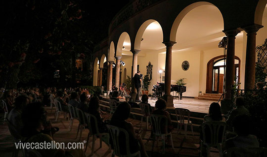 a lírica de la mezzosoprano Nancy Fabiola acompañada del pianista Miguel Huertas