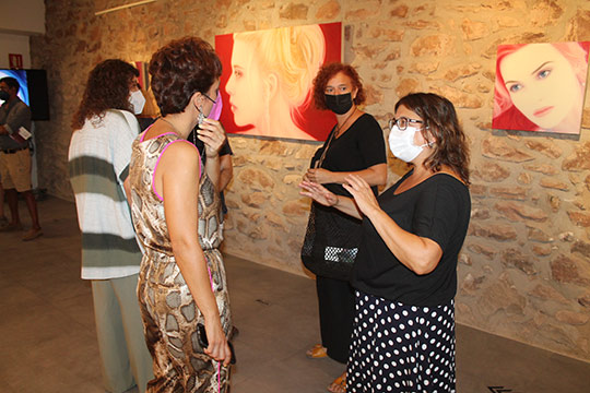 Exposición de Josie McCoy en el Centro Cultural Melchor Zapata de Benicàssim