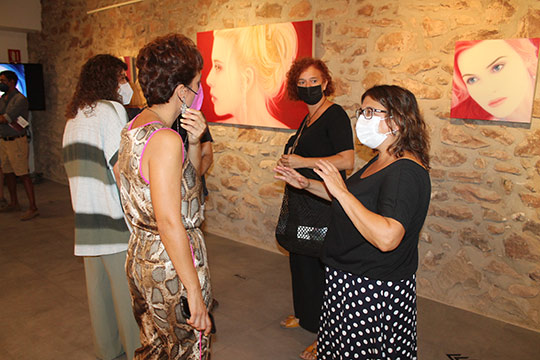 Exposición de Josie McCoy en el Centro Cultural Melchor Zapata de Benicàssim Exposición de Josie McCoy en el Centro Cultural Melchor Zapata de Benicàssim
