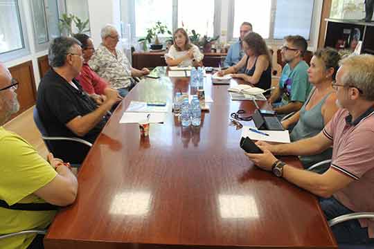 Ayuntamiento y vecinos de la zona sur de Benicàssim se unen para reivindicar mejoras para la playa del Heliópolis