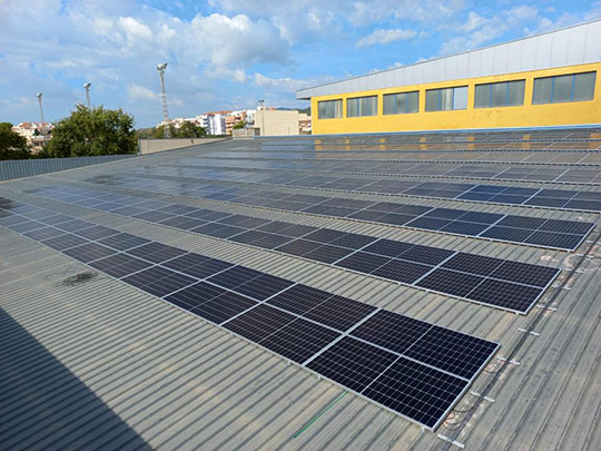 Benicàssim apuesta por las energías renovables: 444 instalaciones fotovoltaicas en techos privados en los últimos 3 años