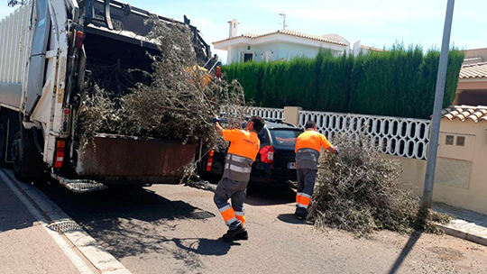 Benicàssim refuerza la recogida de voluminosos y poda, y recuerda la obligatoriedad de llamar para su recogida