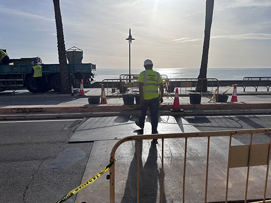 Benicàssim procede al cierre de los antiguos pasos subterráneos de la avenida Ferrandis Salvador