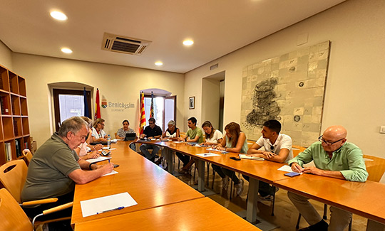 Benicàssim reúne a corporación y técnicos municipales para abordar las obligaciones derivadas de la nueva Ley de Residuos
