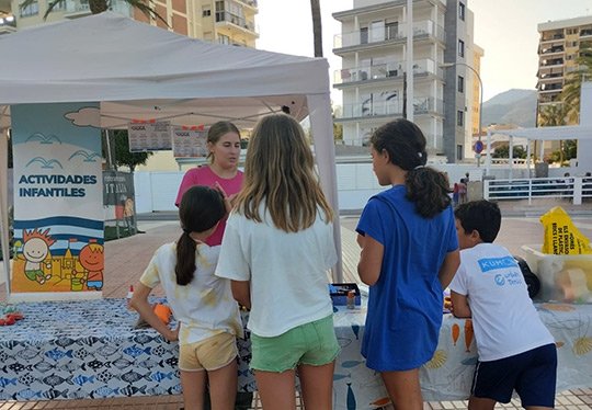 Benicàssim programa talleres creativos para público infantil y juvenil de concienciación sobre el impacto negativo de la contaminación marina
