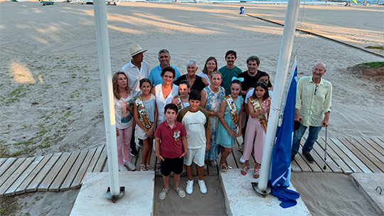 Las playas de Benicàssim lucen, un año más, las banderas que acreditan sus estándares de calidad Las playas de Benicàssim lucen, un año más, las banderas que acreditan sus estándares de calidad