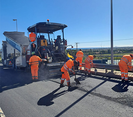 Benicàssim refuerza el firme de los principales viales de la zona sur dentro del plan municipal de mejora del pavimento