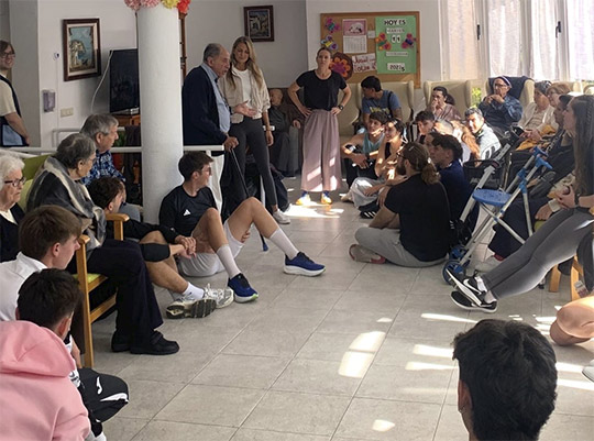 Benicàssim Conviu arranca con una veintena de actividades conjuntas entre jóvenes y mayores en una apuesta por la lucha contra la soledad no deseada