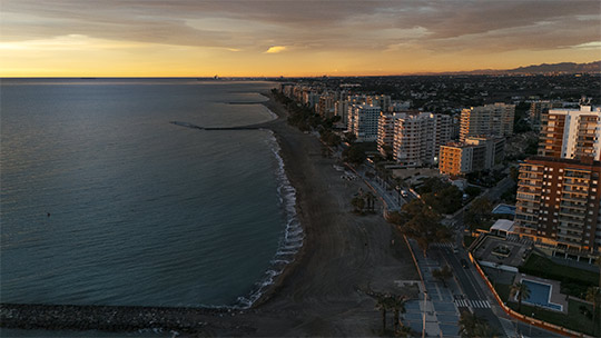 Benicàssim impulsa la instalación de señalética inteligente para mejorar la movilidad peatonal y poner en valor sus recursos turísticos