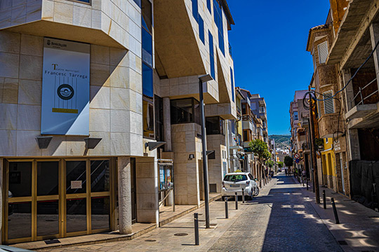 Benicàssim invierte en la renovación de la luz del Teatre Municipal Francesc Tàrrega mejorando su calidad y eficiencia