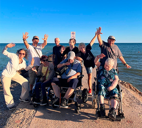 La Fundación Ateneu Castelló organiza una semana de vacaciones inclusivas en Benicàssim para personas usuarias con Daño Cerebral Adquirido (DCA)