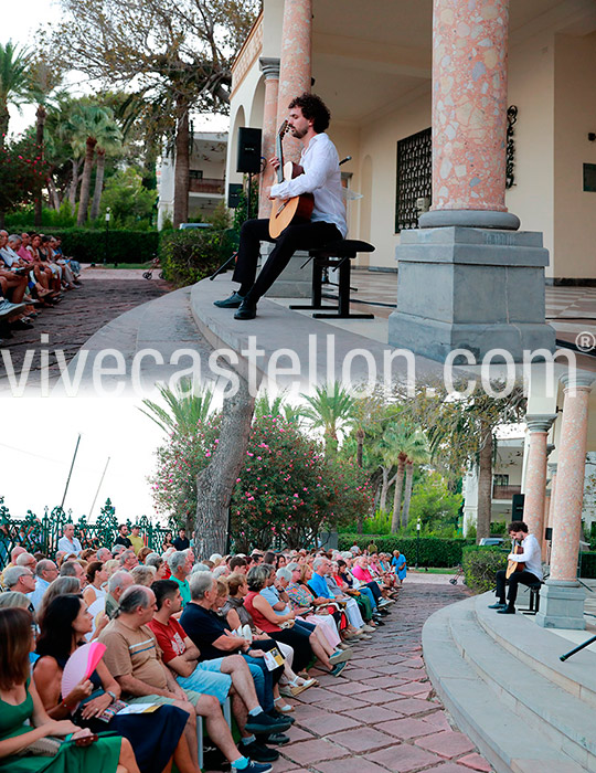 Concierto a la luz de la luna del guitarrista Álvaro Toscano Concierto a la luz de la luna del guitarrista Álvaro Toscano