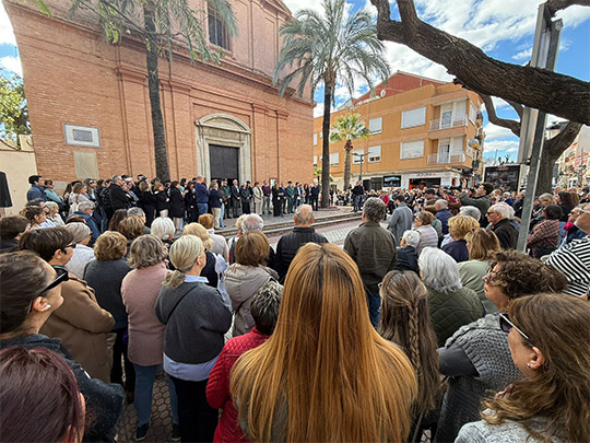 Benicàssim enmudece en señal de duelo por el asesinato de Ana