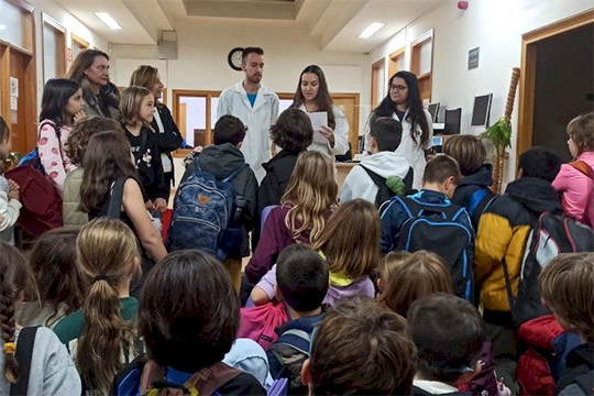 La tradicional ‘Nit a la Biblioteca’ de Benicàssim vuelve junto a las actividades de animación lectora para los más pequeños 