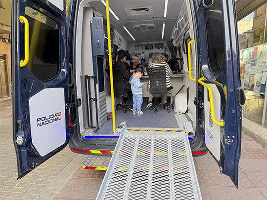 La Unidad Móvil de expedición de DNI y pasaporte vuelve a Benicàssim