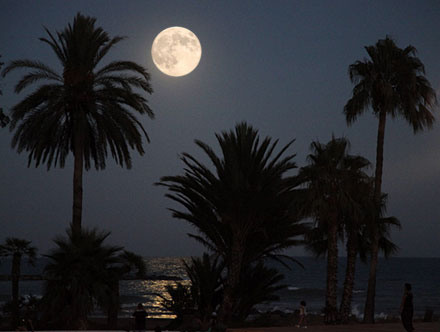 La superluna más brillante del verano en Benicàssim La superluna más brillante del verano en Benicàssim