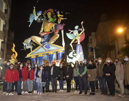 Miembros de la Diputación de Castellón visitan las Fallas de Burriana