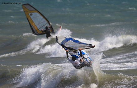 Pablo Ánia, del CW Burriana, campeón de Funboard Slalom 