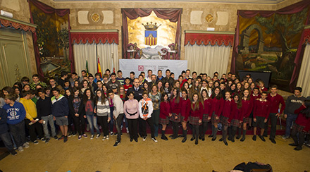 La Diputación recibe a más de 200 escolares y premia entre ellos a las cinco mejores redacciones contra la violencia de género La Diputación recibe a más de 200 escolares y premia entre ellos a las cinco mejores redacciones contra la violencia de género