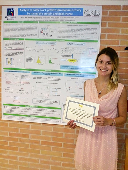 La Sociedad de Biofísica premia un estudio sobre la transmisión de los coronavirus realizada por la investigadora de la UJI Carmina Verdiá La Sociedad de Biofísica premia un estudio sobre la transmisión de los coronavirus realizada por la investigadora de la UJI Carmina Verdiá