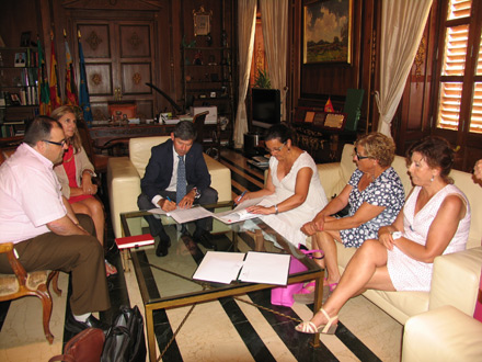 El ayuntamiento de Castellón firma un convenio con Cruz Roja