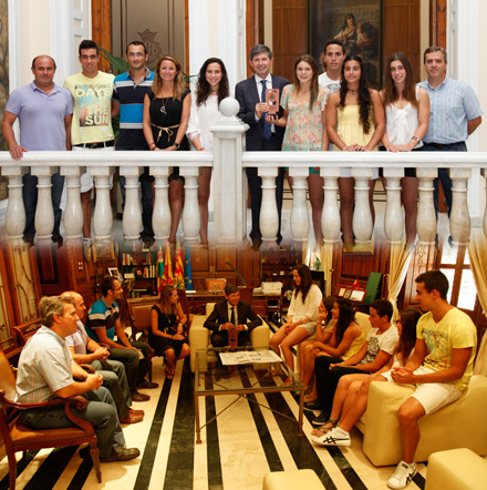 El Club de Natación Castalia Castellón visita al alcalde El Club de Natación Castalia Castellón visita al alcalde