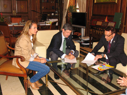 El Ayuntamiento de Castellón alquilará el ‘iutat de Castellón y las piscinas municipales a Marina D’Or El Ayuntamiento de Castellón alquilará el Ciutat de Castellón y las piscinas municipales a Marina D’Or