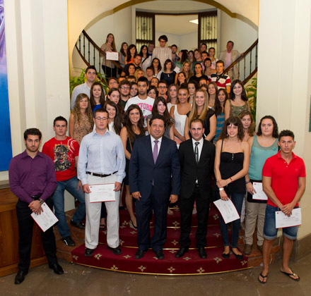 becas para ayudar a 289 jóvenes de la provincia a mejorar sus oportunidades