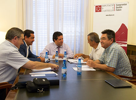 56 municipios han solicitado ya adherirse a tres de los primeros planes provinciales del Plan de Acción 2015 de la Diputación 56 municipios han solicitado ya adherirse a tres de los primeros planes provinciales del Plan de Acción 2015 de la Diputación