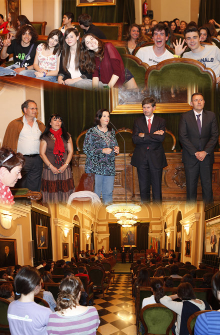 Alumnos de intercambio de Chatellerault y del IES La Plana visitan el ayuntamiento Alumnos de intercambio de Chatellerault y del IES La Plana visitan el ayuntamiento