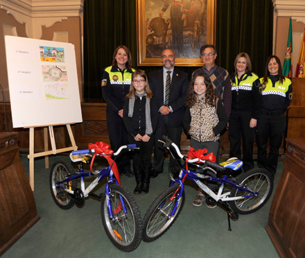 Clara Vélez, Markel Sanz y Andrea Tirado ganan el IV Concurso Municipal de Dibujo para Escolares de Educación Vial Clara Vélez, Markel Sanz y Andrea Tirado ganan el IV Concurso Municipal de Dibujo para Escolares de Educación Vial