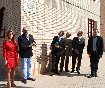 inauguración de la nueva rotulación de la plaza Vicent Andrés Estellés inauguración de la nueva rotulación de la plaza Vicent Andrés Estellés