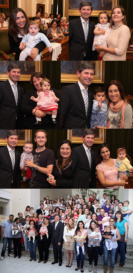 Entrega de medallitas a los bebés nacidos el pasado año Entrega de medallitas a los bebés nacidos el pasado año