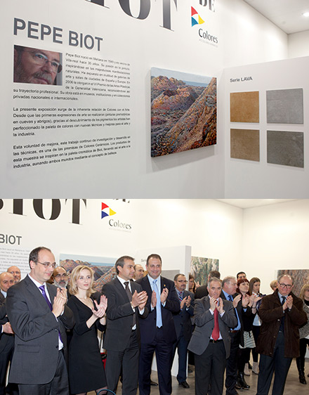 Cevisama en una sala de arte con la obra de Pepe Biot Cevisama en una sala de arte con la obra de Pepe Biot