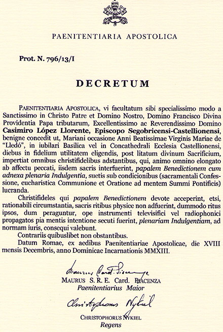 El papa Francisco imparte la bendición papal, en la Apertura del Año Mariano del Lledó