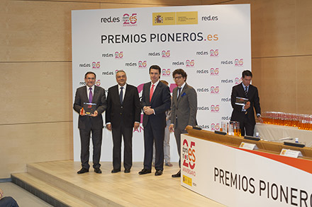 Red.es premia a la UJI, entidad que creó la primera página web de España, por su carácter pionero en Internet Red.es premia a la UJI, entidad que creó la primera página web de España, por su carácter pionero en Internet