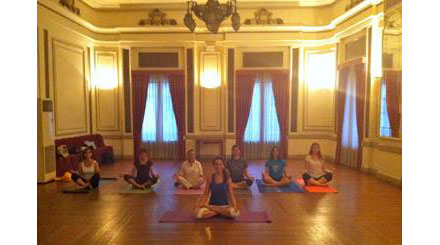 Jornada Solidaria de Yoga y Meditación en el Casino Antiguo de Castellón Jornada Solidaria de Yoga y Meditación en el Casino Antiguo de Castellón