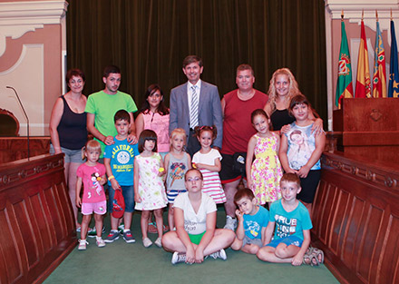 Los niños de la escoleta de verano del barrio La Guinea de Castellón visitan el Ayuntamiento Los niños de la escoleta de verano del barrio La Guinea de Castellón visitan el Ayuntamiento