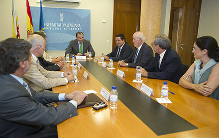 El presidente de la Fundación del Hospital Provincial firma la adhesión a la Red de fundaciones de investigación en salud El presidente de la Fundación del Hospital Provincial firma la adhesión a la Red de fundaciones de investigación en salud