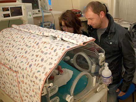 Neonatología del General de Castelló amplía el horario de visita de los padres a 24 horas