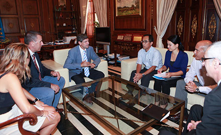 El Ayuntamiento de Castellón y UBE trabajan de forma conjunta para que Castellón pueda disfrutar del proyecto Love Stone del artista japonés Tominaga El Ayuntamiento de Castellón y UBE trabajan de forma conjunta para que Castellón pueda disfrutar del proyecto Love Stone del artista japonés Tominaga