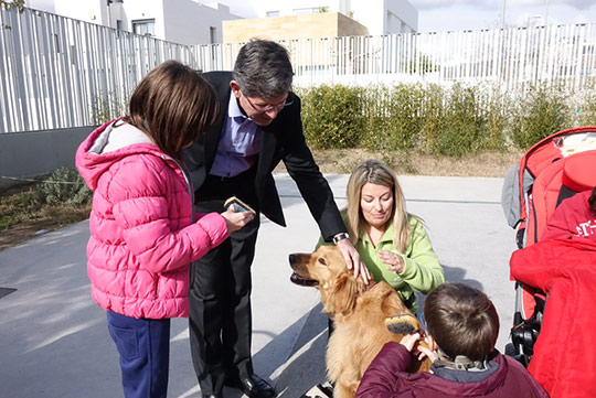 Sesiones de terapia con perros en Castell Vell