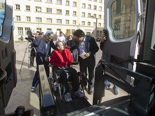 La Diputación aumenta un 8,6% las ayudas para garantizar el servicio de transporte adaptado a personas con discapacidad