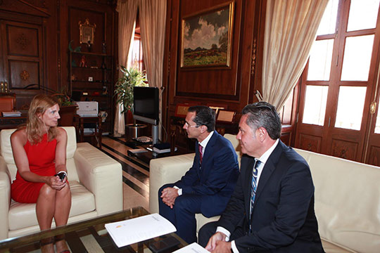 La alcaldesa de Castellón se reúne con representantes de Gas Natural Cegas