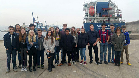 Alumnos de intercambio de Chesterfield visitan el puerto de Castellón Alumnos de intercambio de Chesterfield visitan el puerto de Castellón